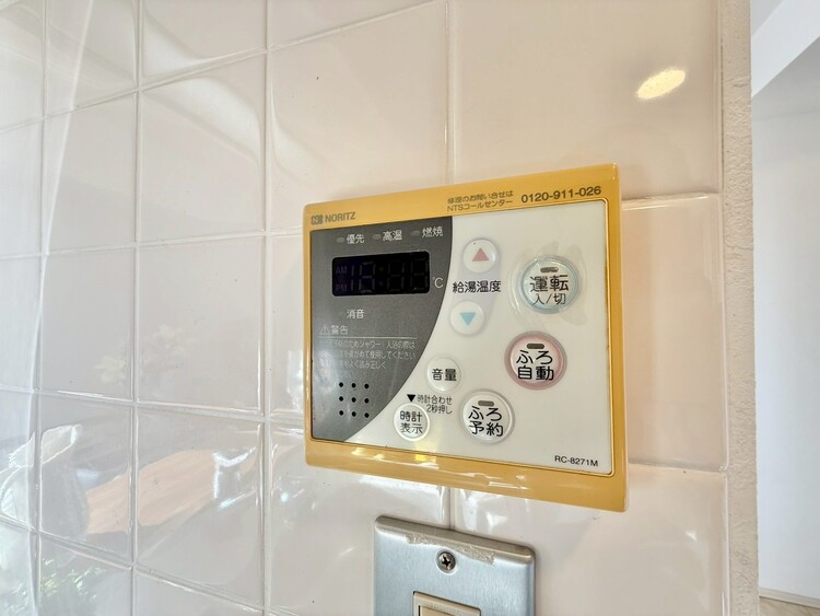 その他 見やすい画面で操作しやすい給湯パネル。