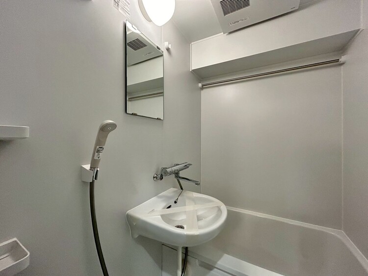 その他 清潔感を感じられる洗面化粧台。