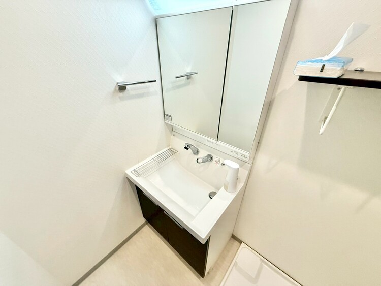 その他 清潔感を感じられる洗面化粧台。