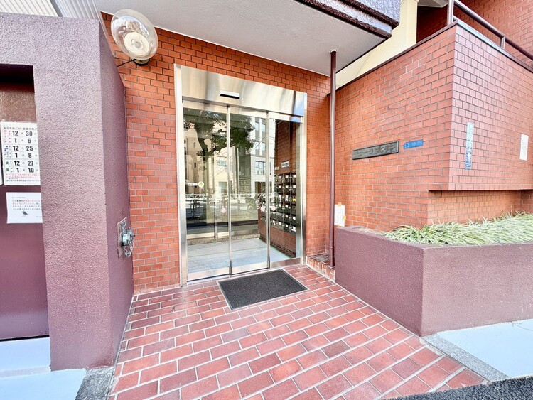 その他 上質感漂う玄関アプローチです。