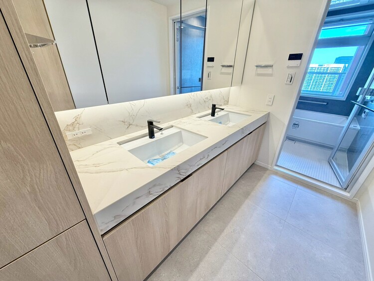 その他 清潔感を感じられる洗面化粧台。