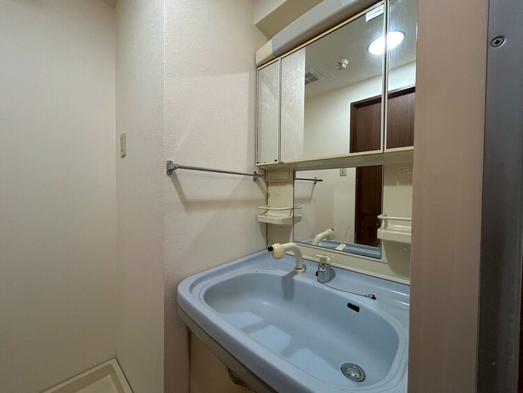 その他 清潔感を感じられる洗面化粧台。