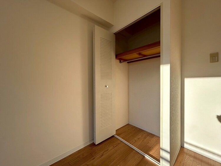 その他 収納スペースが付いていて、お部屋を広く使っていただけます。