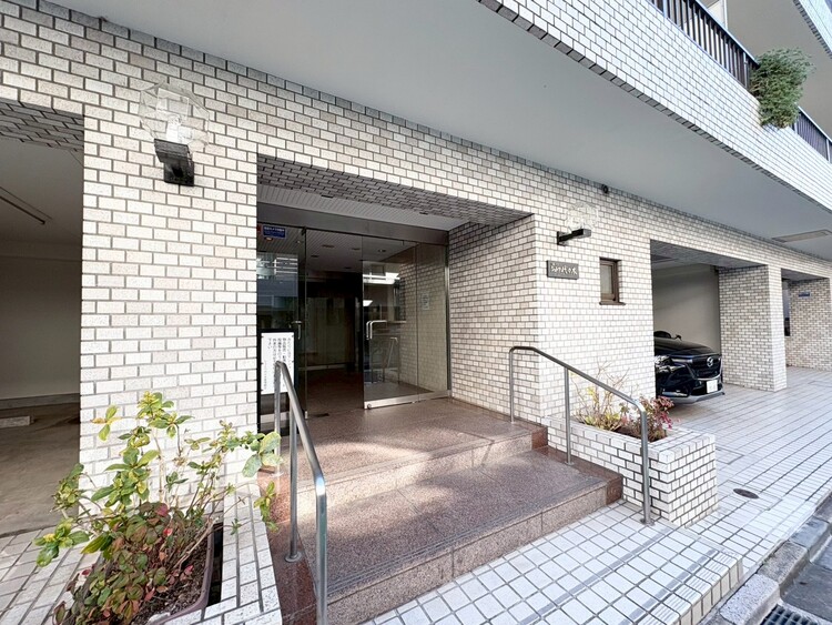 その他 上質感漂う玄関アプローチです。