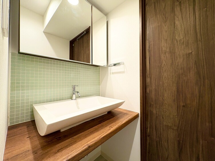 その他 清潔感を感じられる洗面化粧台。