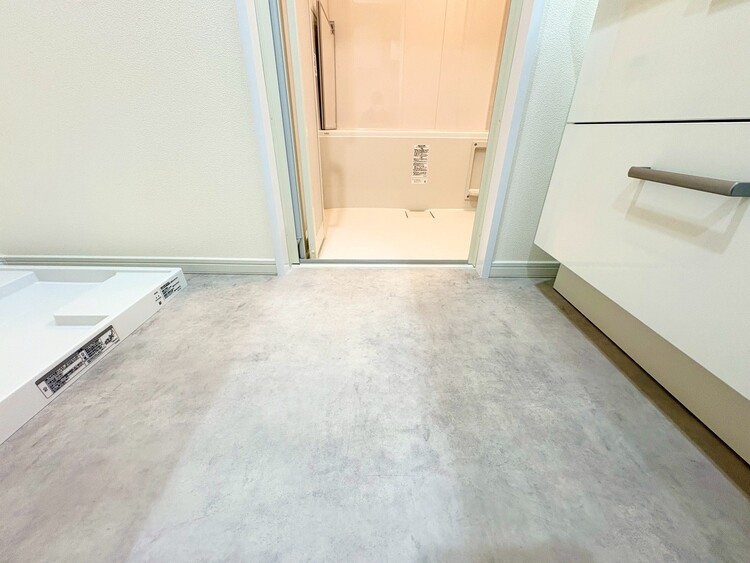 その他 十分な広さの脱衣所。