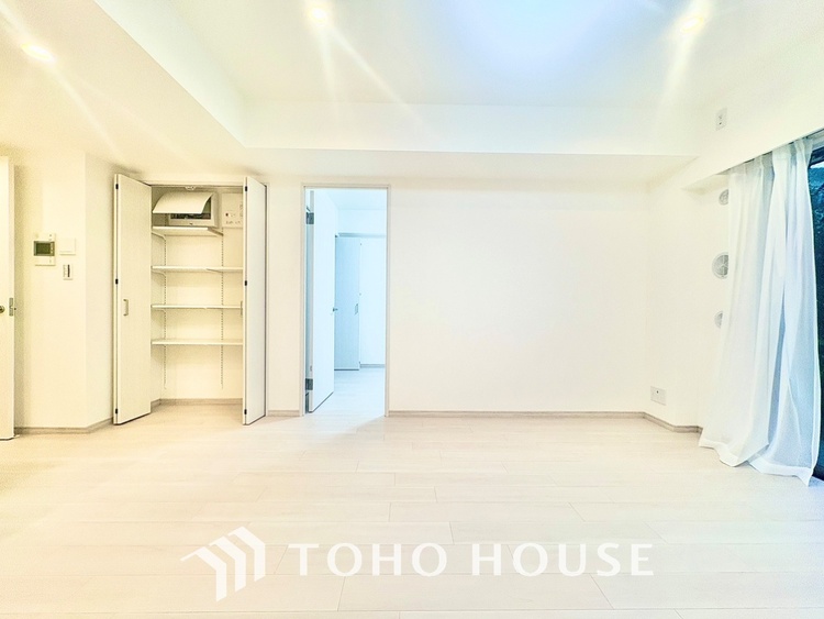 内装 ◆子供部屋◆冷涼な風、そよぐリビング。だんらんの場所はここから始まり、ここで終わる。家族の笑顔が集う素敵な場所だから、こだわり抜いた思いが詰まっているのだと思う。