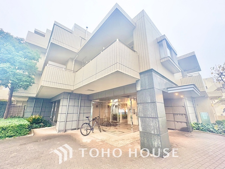 外観 ◆共有空間◆些細な事でほっぺを膨らまして怒る君。それでも僕達はこれからも一緒だよ。喧嘩をしても離れたくないから一つはさんだ同じ場所にいる。分かるよ。そこに君が