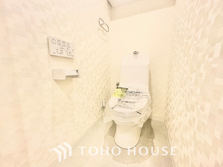 トイレ ◆トイレ◆トイレも全て新品に交換されており、清々しく新生活を始めることができます。白基調の清潔感のある空間に生まれ変わりました。