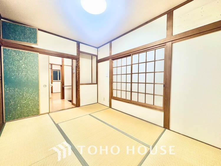 内装 【愛する人達】との幸せな時間をここで楽しむ。耐震性、デザイン、そして対面キッチンを備えたユーティリティー。何も妥協しないライフスタイル。愛する家族を大切にする人達が住まう家。