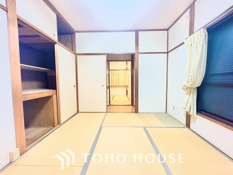 内装 【スペシャルシーン】デイリーシーンからスペシャルシーンまで様々なシーンで使用出来る、フレキシブルで飽きのこないこの空間。僕の頭の中では大好きなソファとダイニングテーブルと家族の笑顔が広がっていた