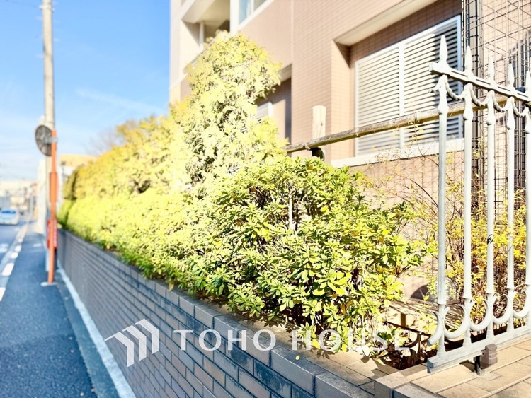 内装 ◆隠された美しさ◆流麗な音楽が流れているような繊細でいながら整然かつ堅牢なこの空間。この空間は確かに美しい。しかし、そこには美しさ以上のものが隠されている。