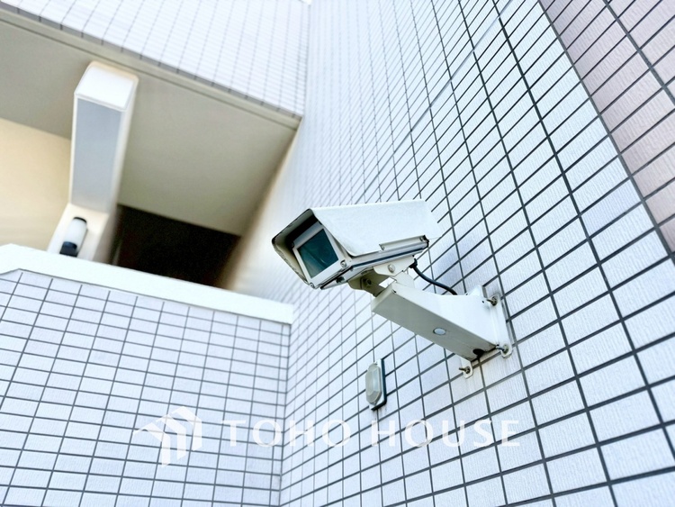 キッチン ◆キッチン◆美味しい料理を作りたくなるような気持にさせてくれる、腕を振るえる自慢のスペース。見上げると柔らかなダウンライトが包み込み、彩りを添えます。艶と光沢のある居心地の良いわが家のキッチン。