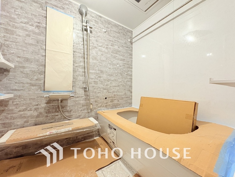 風呂 一日の疲れを癒すバスルームは、心地よいリラックスを叶える清潔感溢れる空間（リフォーム中）