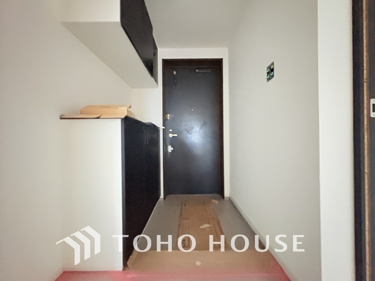 玄関 飾り過ぎないシンプルな内装の玄関