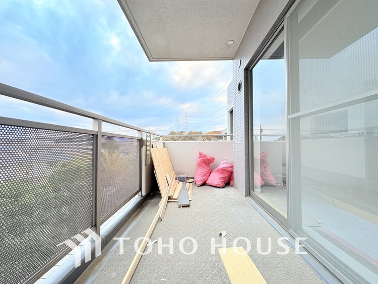 バルコニー 陽当たり良好なバルコニー