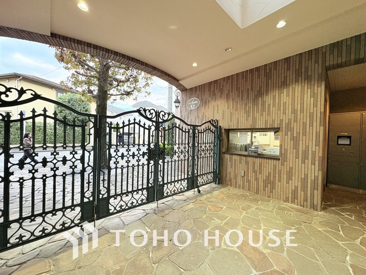 エントランス マンション入り口