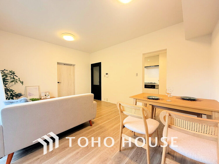 内装 広がりのある住空間、家族が集まるリビング・ダイニング