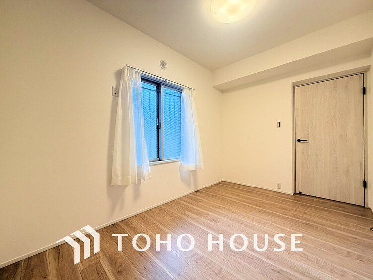 内装 採光もある洋室は、くつろぎのひと時を過ごすのにぴったり