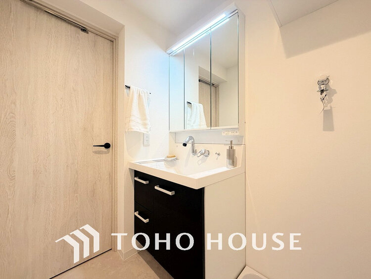 洗面 大きな洗面鏡付き、朝の身支度も楽しくなりますね