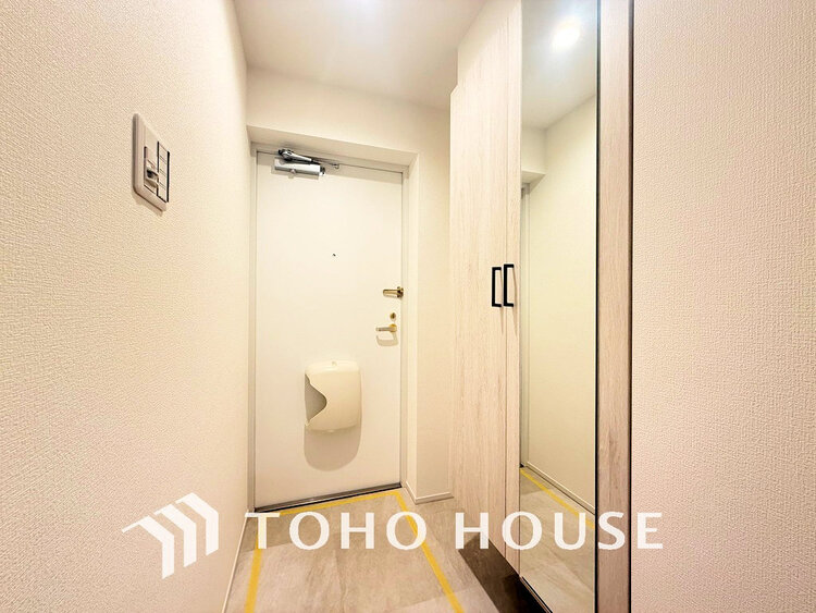 玄関 落ち着いた雰囲気の玄関、家族の帰りを暖かく迎えてくれます