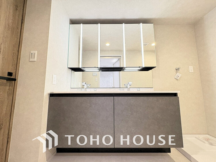 洗面 大きな洗面鏡付き、朝の身支度も楽しくなりますね