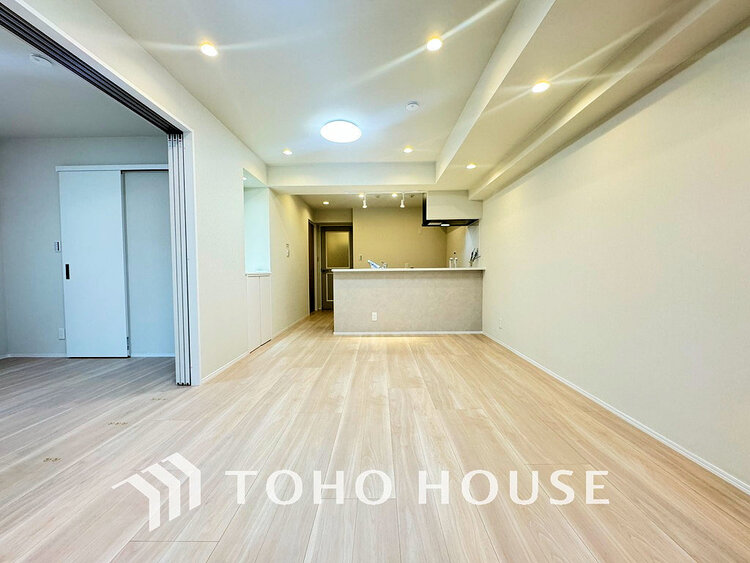 内装 上質な時間を育む暮らしのメインステージ。寛ぎとコミュニケーションを育む居心地のよい場所