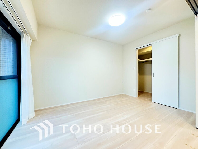 内装 採光もある洋室は、くつろぎのひと時を過ごすのにぴったり