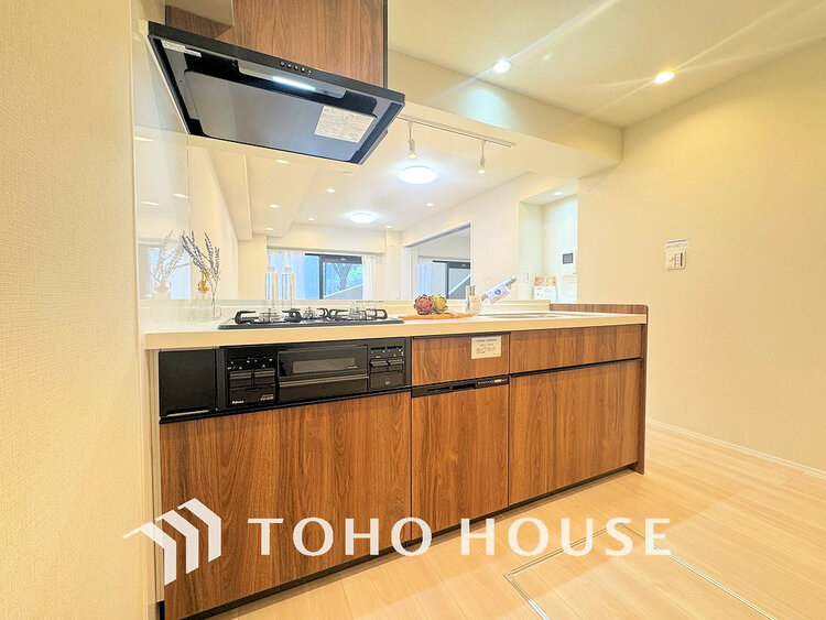 キッチン 落ち着きのあるカラーで統一された清潔感と気品が溢れるキッチン