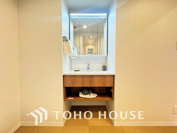 洗面 広々とした洗面スペースで朝の身支度を