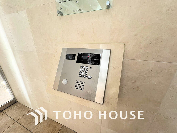その他 エントランスはオートロック完備で安心のセキュリティ