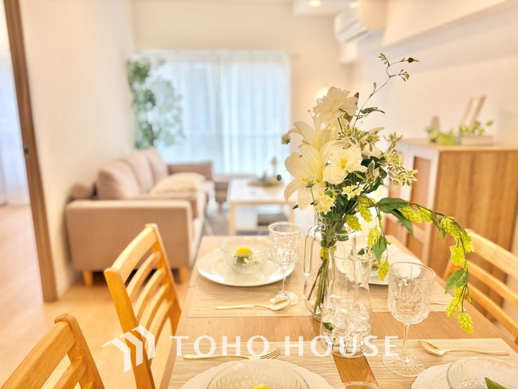 内装 ＊配置してある家具や小物はCGによるイメージ画像です。　ここにはみんなが集い、食事と楽しい会話が始まる。話に夢中になりすぎて、ついつい時を忘れ夜半過ぎになってしまう。