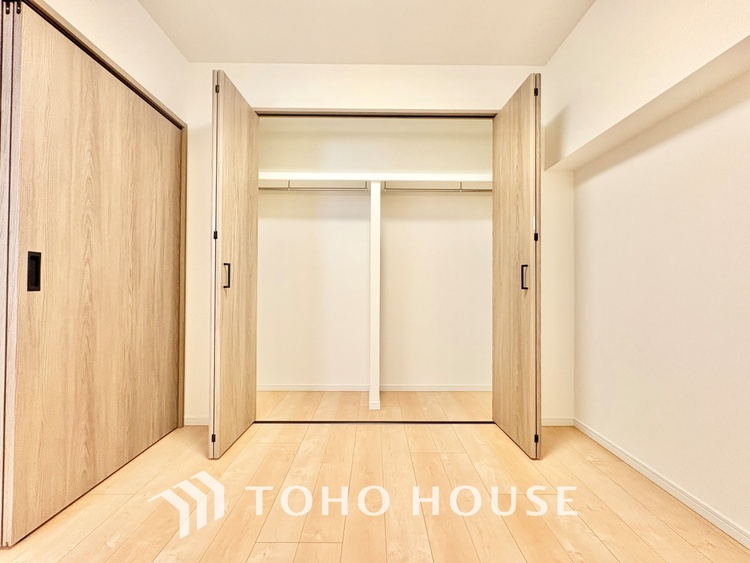 収納 無駄を削ぎ落としたミニマルなデザインが、空間に静謐な美しさをもたらします。研ぎ澄まされた感性を満たす場所です。