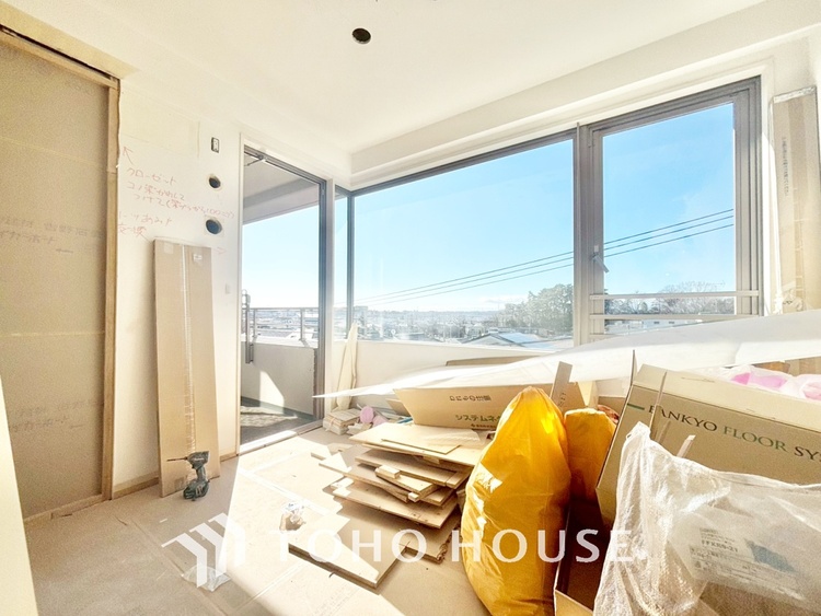 内装 【改装中】感性を育むプライベートルームはシンプルでスマートな空間。好みの空間で読書をしたり、音楽を聞いたりと一人の時間も充実したものにできます。