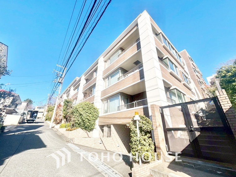 外観 漂う上質な空気感、マンションに入れば「おかえりなさい」と笑顔で迎えてくれるエントランス。最良の心配りを感じるマンションでした。