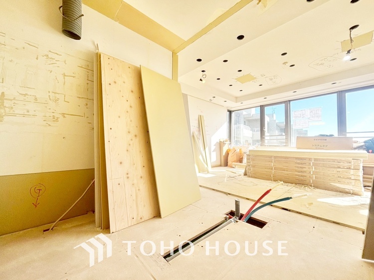 キッチン 【改装中】手元の収納から、足元の収納までが全てスライド式で、奥のスペースまで有効に活用できます。奥まで上から見渡せるので、たまにしか使わない調理器具もサッと取出せます。