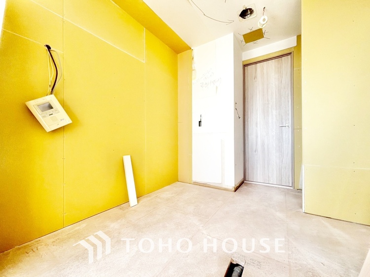 キッチン 【改装中】◆愛育◆キッチンは家族の絆を育む大切な空間。シンプルで使い易いSystemKitchenで愉しく作る料理は愛情のある美味しいご馳走に。家族で使える広々としたダイニングキッチンです。