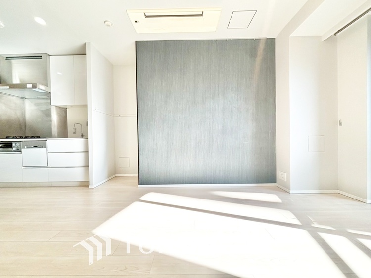 内装 ここはみんなが集い、食事と楽しい会話が始まる場所。話に夢中になりすぎて、ついつい時を忘れ、夜半過ぎになってしまう。そんな束の間の幸せを感じさせてくれます。