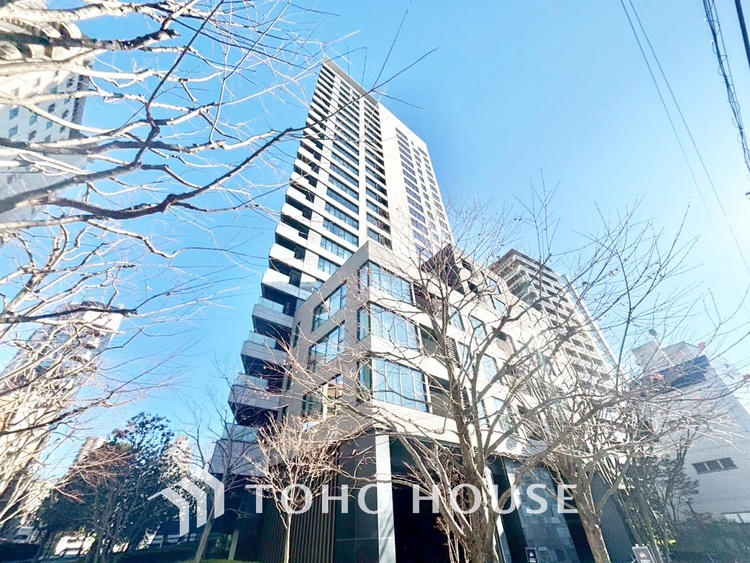 外観 漂う上質な空気感、マンションに入れば「おかえりなさい」と笑顔で迎えてくれるエントランス。最良の心配りを感じるマンションでした。