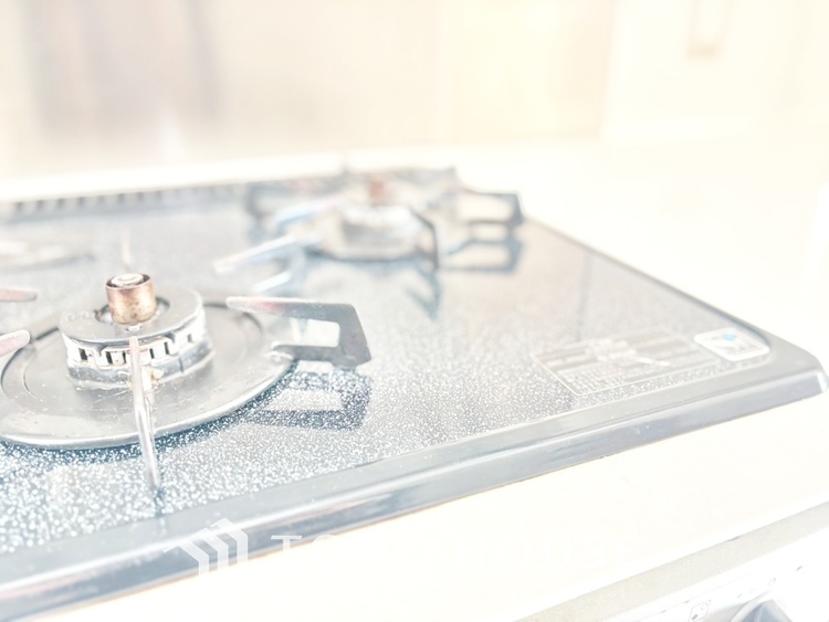 キッチン ◆愛育◆キッチンは家族の絆を育む大切な空間。シンプルで使い易いSystemKitchenで愉しく作る料理は愛情のある美味しいご馳走に。家族で使える広々としたダイニングキッチンです。