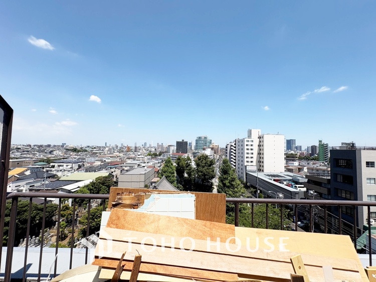 内装 【Kitchen】光り眩い羨望のリビングへ。一歩一歩を踏みしめて家族の集う幸せの場所へ。すべてがクライマックスのマイベストホーム。