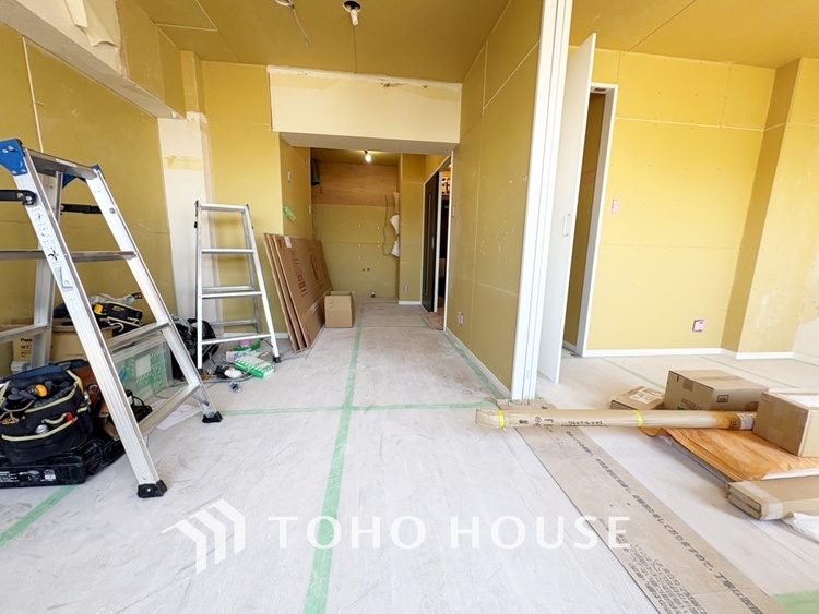 内装 【Private room】家族個々の安らぎの空間。プライベートなBedRoomは暮らす方の感性で造り上げたいもの。誰もが好みで飾れるシンプルな室内に仕上げてあります。