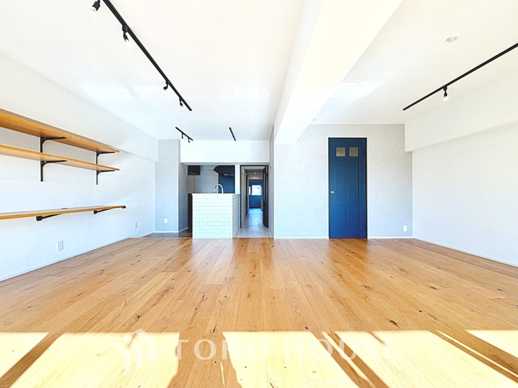 内装 【Intercom】鮮明なモニターでしっかり相手を確認でき、防犯のスタート。安心の一歩は玄関からですね。