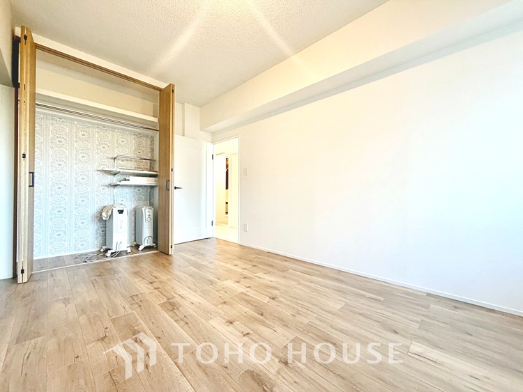 内装 【Quietness】プライベートなお部屋では静かに時を過ごしたい。読書をして、物思いにふける・・光りに満たされた安らぎの空間をがここにはあります。