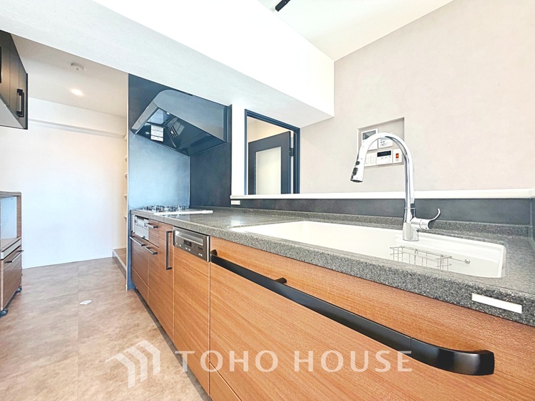 キッチン 【Kitchen】光り眩い羨望のリビングへ。一歩一歩を踏みしめて家族の集う幸せの場所へ。すべてがクライマックスのマイベストホーム。