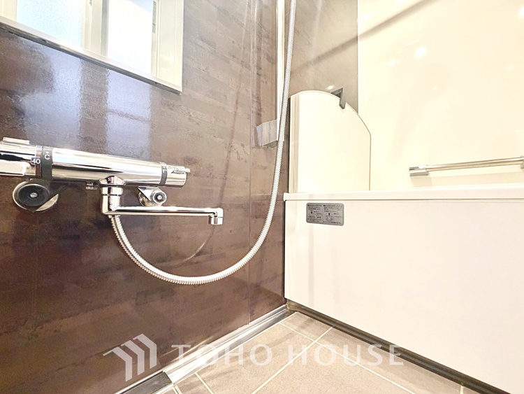 風呂 【Blue sky terrace】見上げると、空。時間を忘れ大空を見上げるなんて、いつぶりだろうか。こんなにも広く美しい情景がこの頭上にあったなんて。時間を忘れ、時を知る。