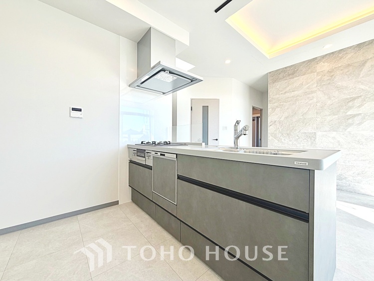 キッチン 【Kitchen】光り眩い羨望のリビングへ。一歩一歩を踏みしめて家族の集う幸せの場所へ。すべてがクライマックスのマイベストホーム。