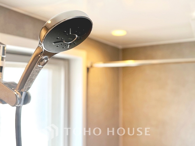 風呂 【Blue sky terrace】見上げると、空。時間を忘れ大空を見上げるなんて、いつぶりだろうか。こんなにも広く美しい情景がこの頭上にあったなんて。時間を忘れ、時を知る。