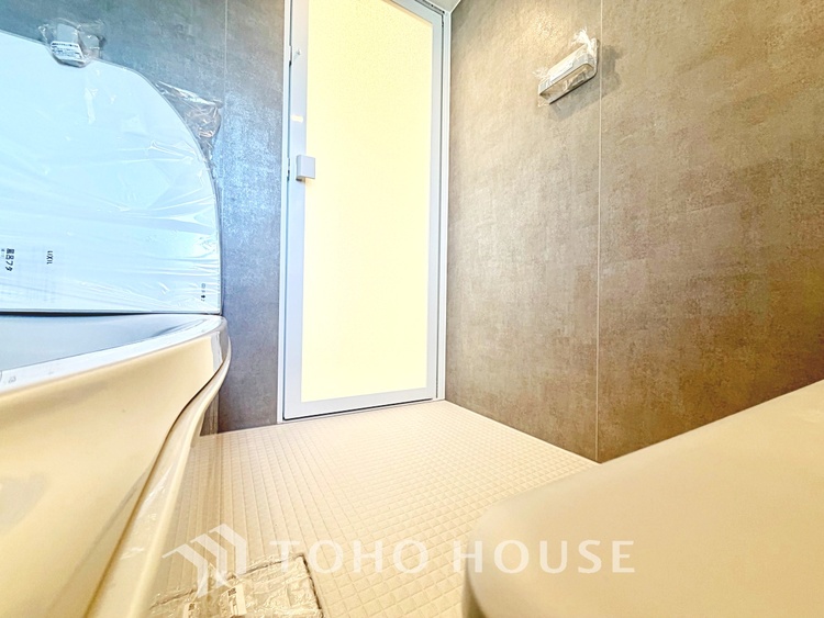 風呂 【Entrance】仕事は好きだ。でも今日という一日はあまり芳しくない日もある。とぼとぼと家路に付く頃、ふと目を上げると我が家のエントランス。