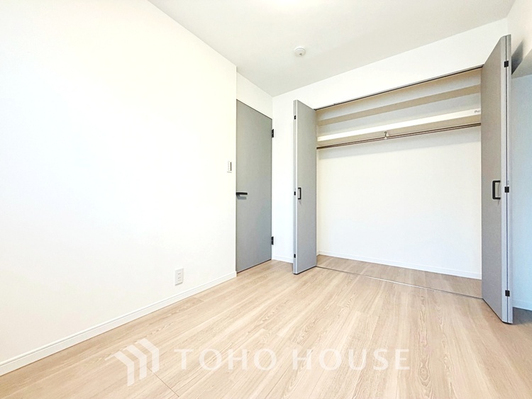 内装 プライベートなお部屋では静かに時を過ごしたい。読書をして、物思いにふける・・光りに満たされた安らぎの空間＊配置してある家具や小物はCGによるイメージ画像です。